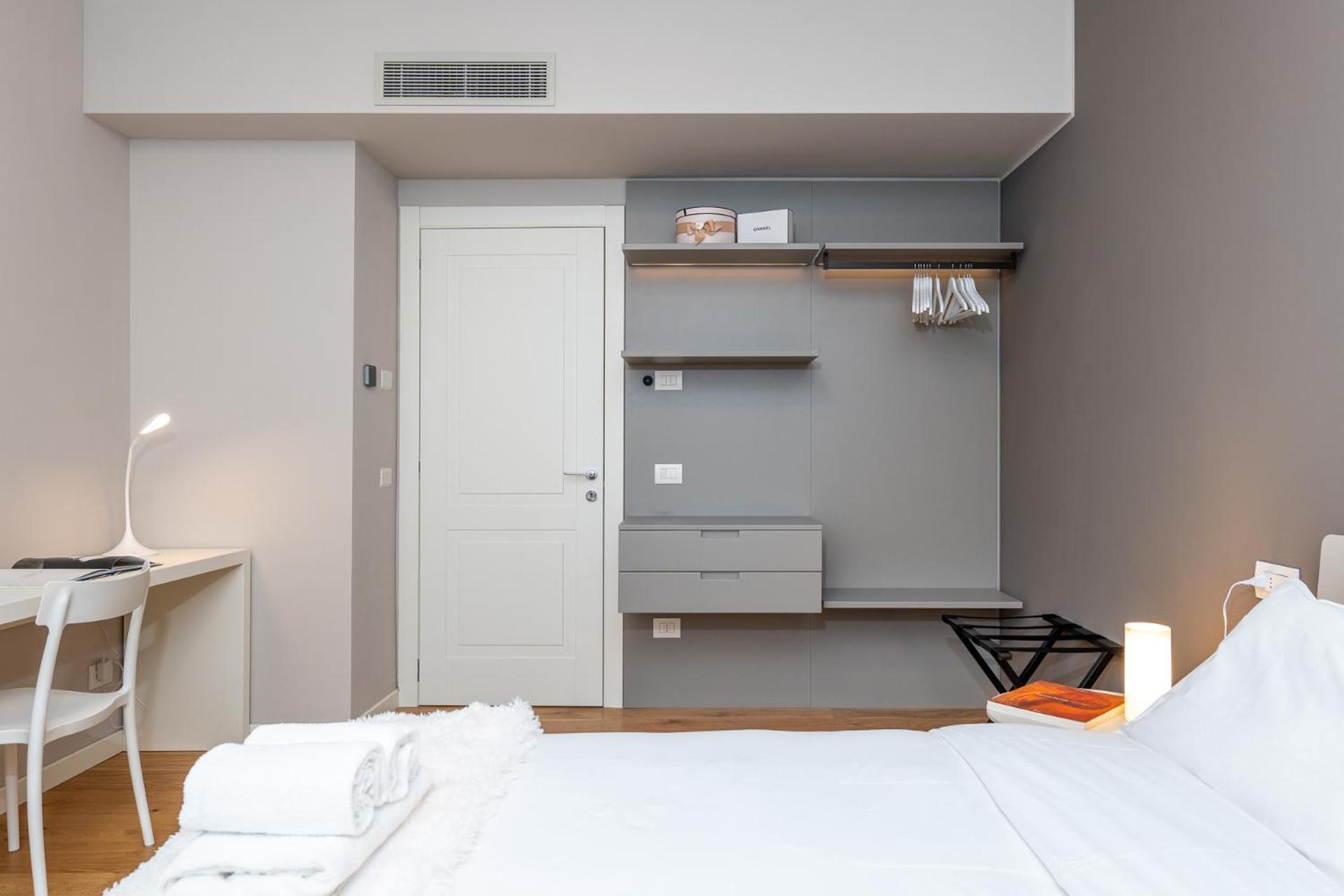 Luxurious & Spacious Flats In Duomo * Milan