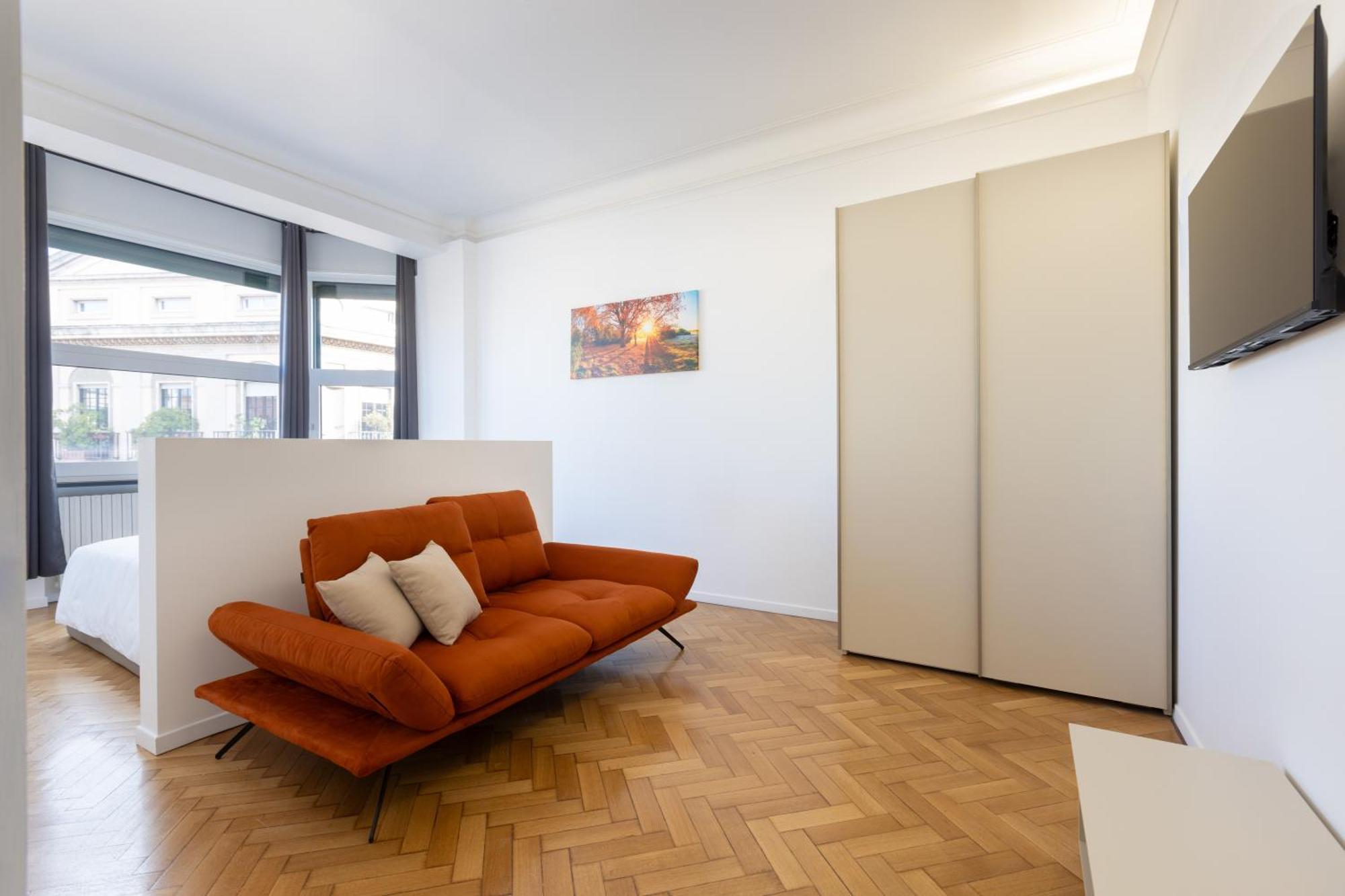 Nuovissimo Ed Elegante Appartamento, 5 Minuti A Piedi Dalla Stazione Apartamento