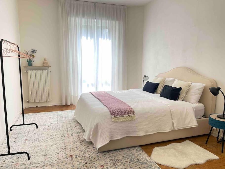 Artsy Flat With Shared Pool Apartment *