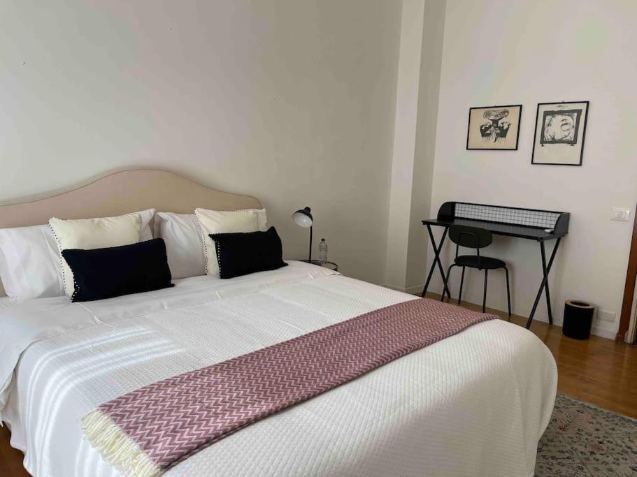 Artsy Flat With Shared Pool Apartment