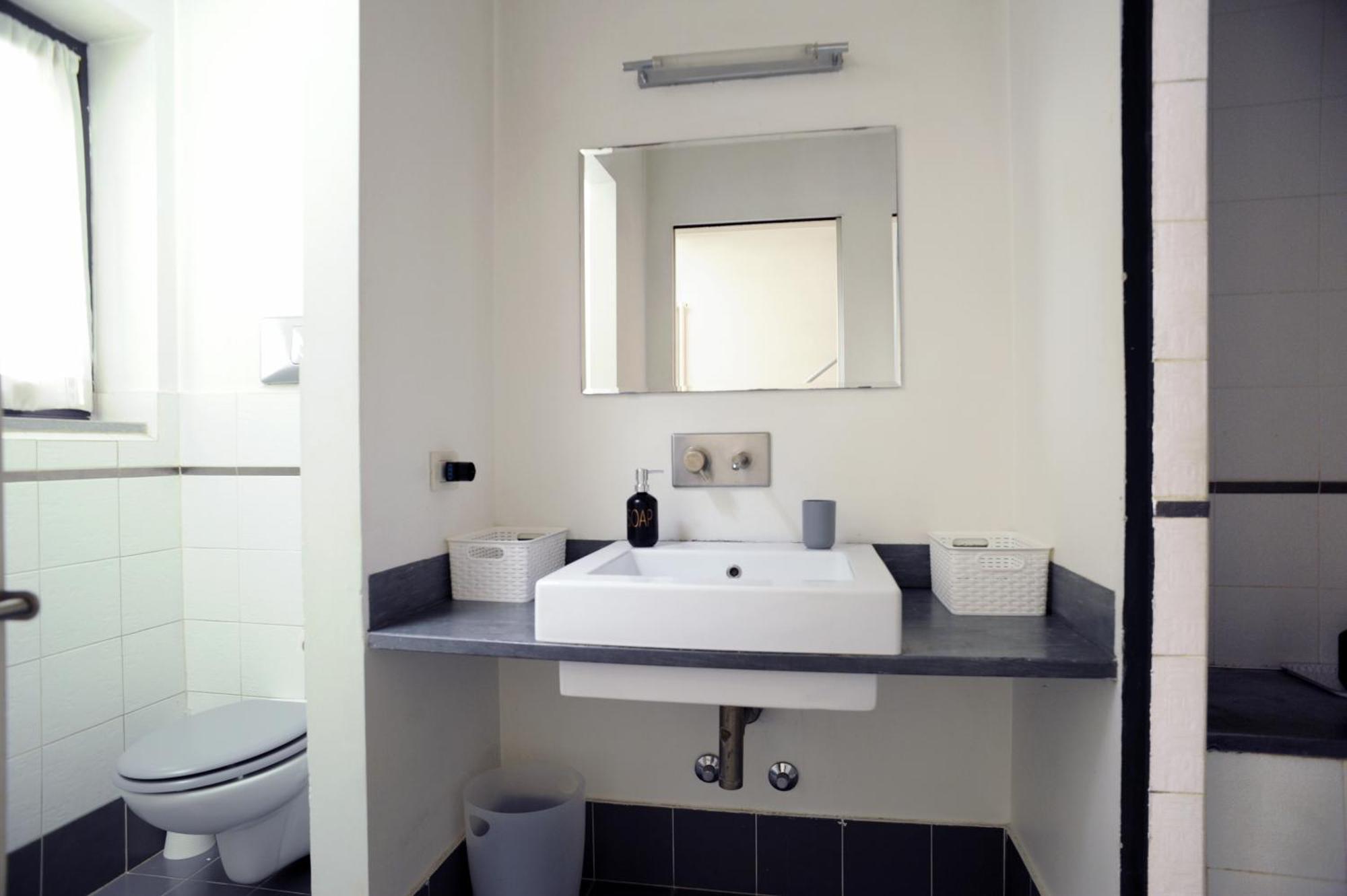 Sant Ambrogio Courtyard In Shared Flat Homestay Milan