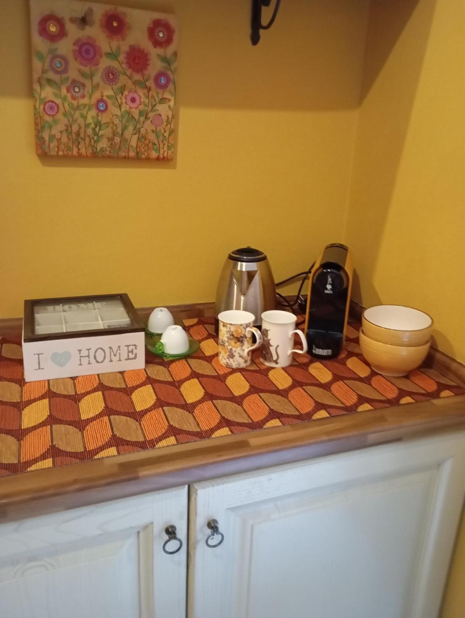 Apartment Flores Home, Vintage Charm Near Center & Navigli Milan