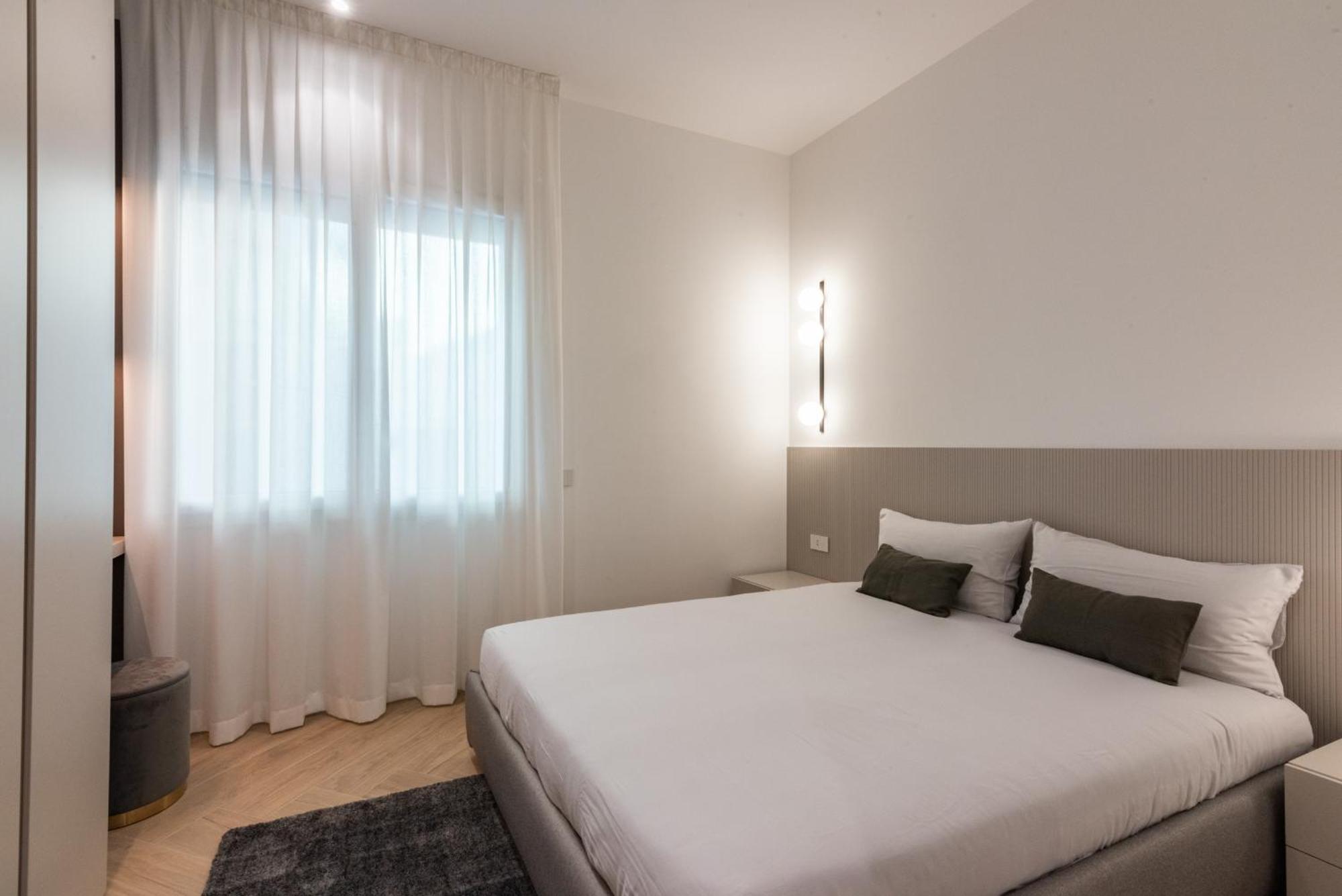 Apartment White House Con Posti Auto