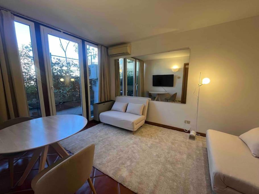 Monolocale In Centro Con Terrazzo Apartment Milan