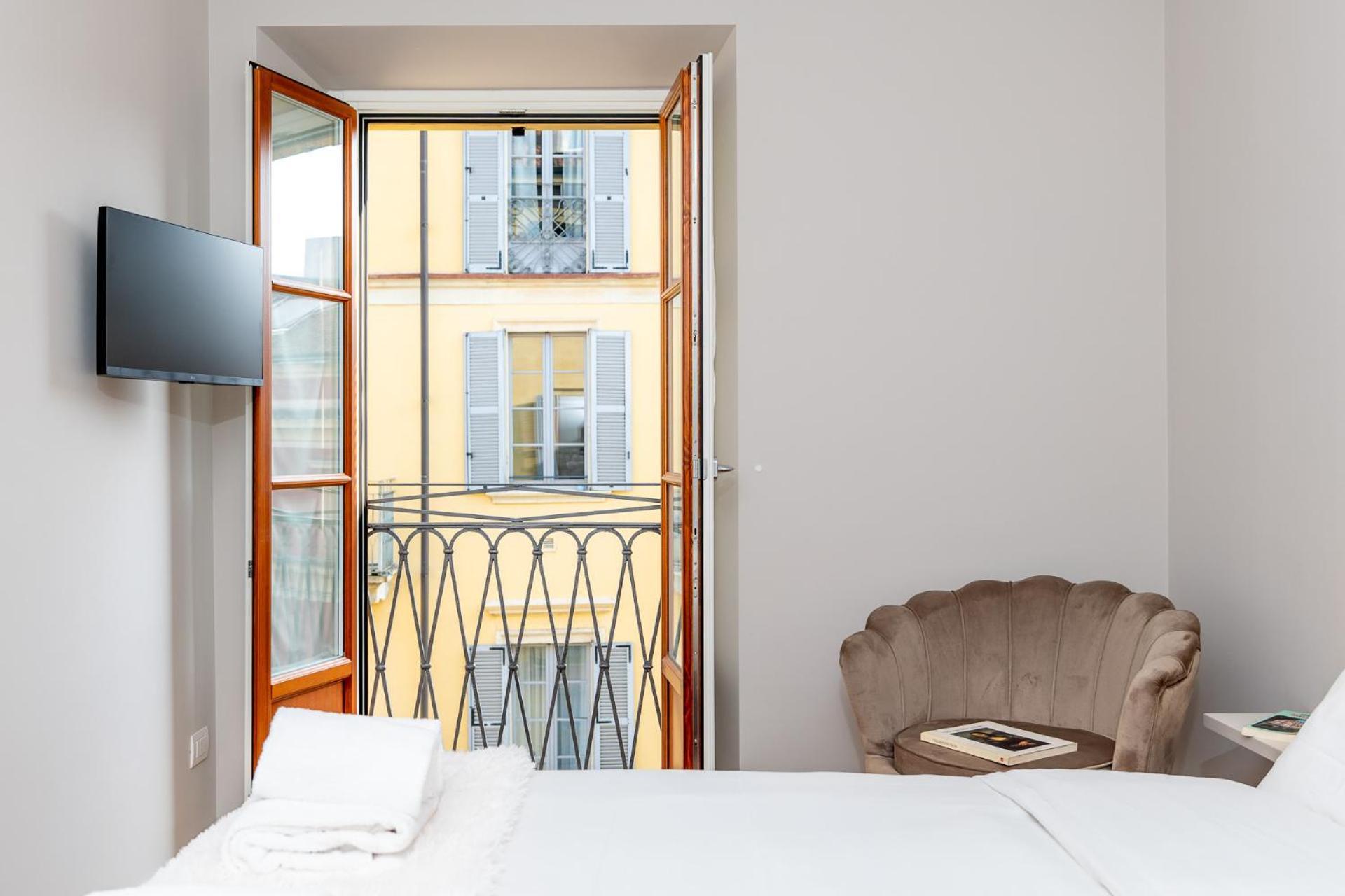 Luxurious & Spacious Flats In Duomo Apartment *