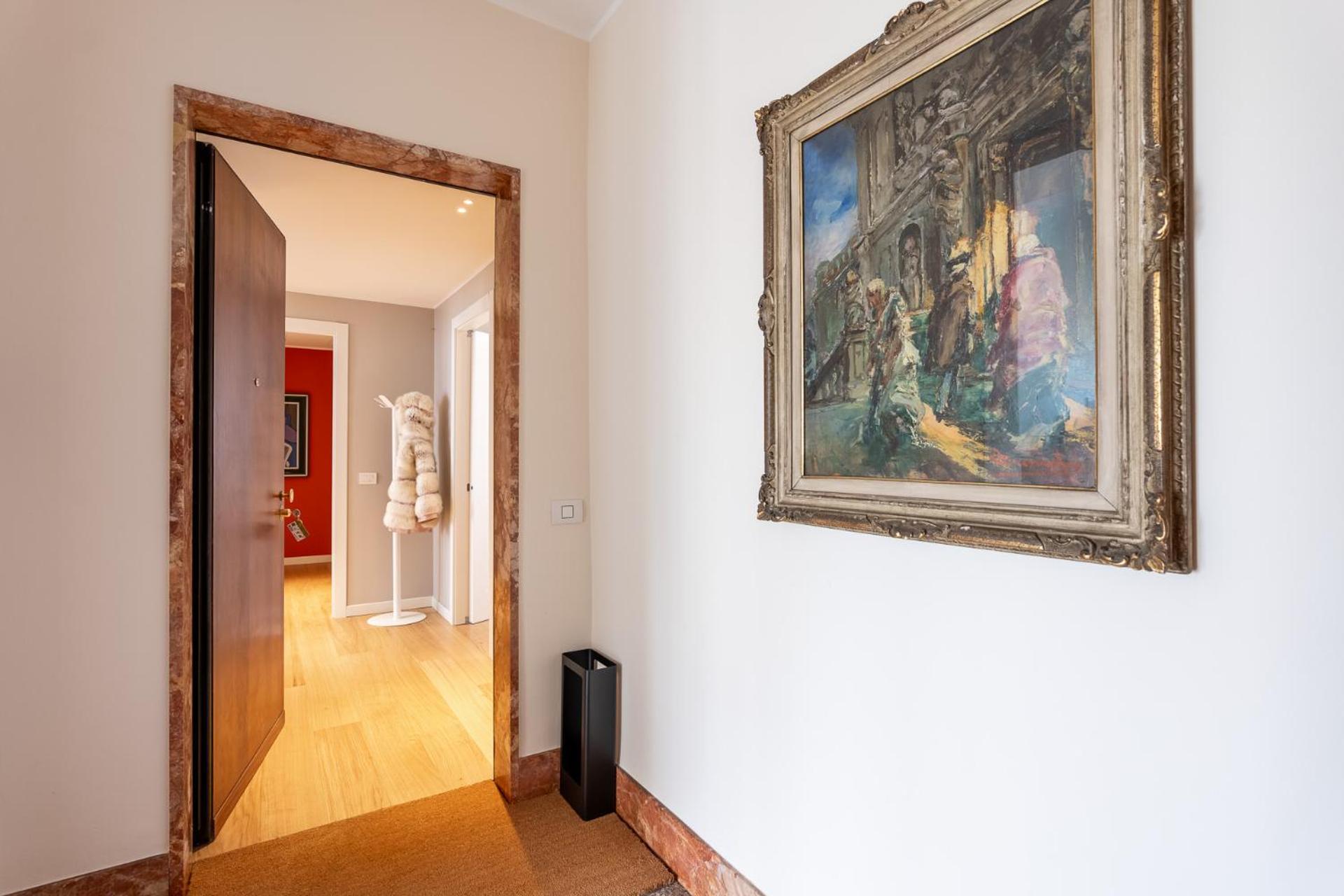 Luxurious & Spacious Flats In Duomo *