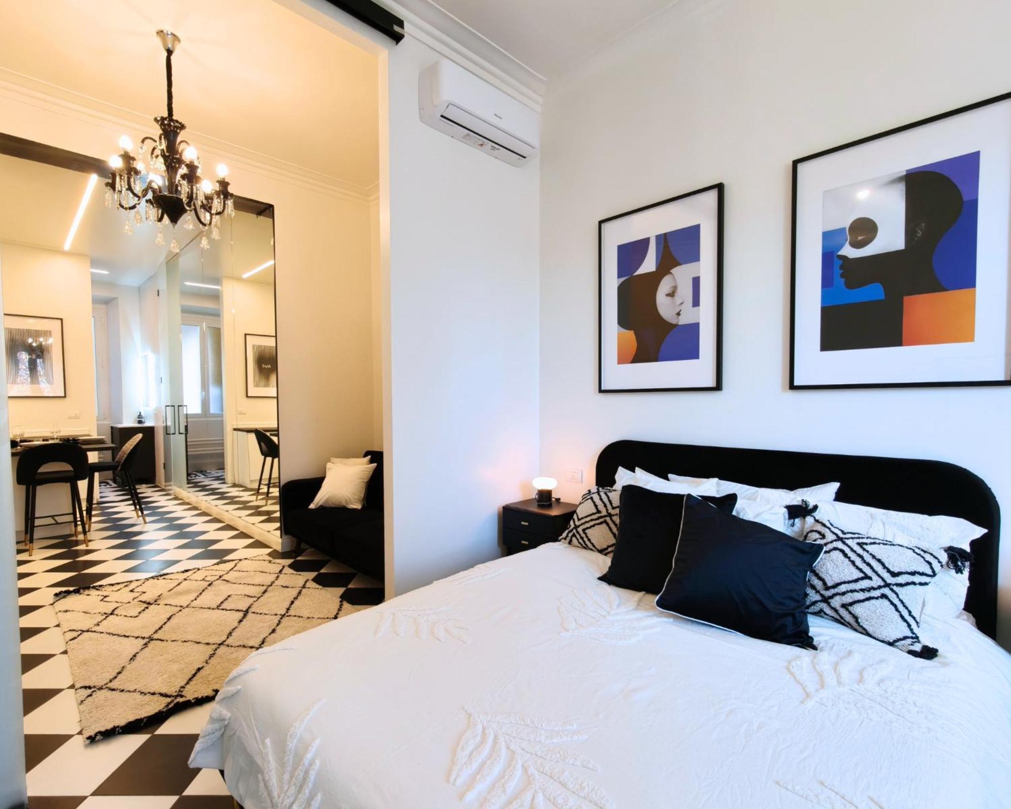 Black And White In Downtown With Ac, Wifi And Subway M1 M2 Airoport Connected, Station Milan
