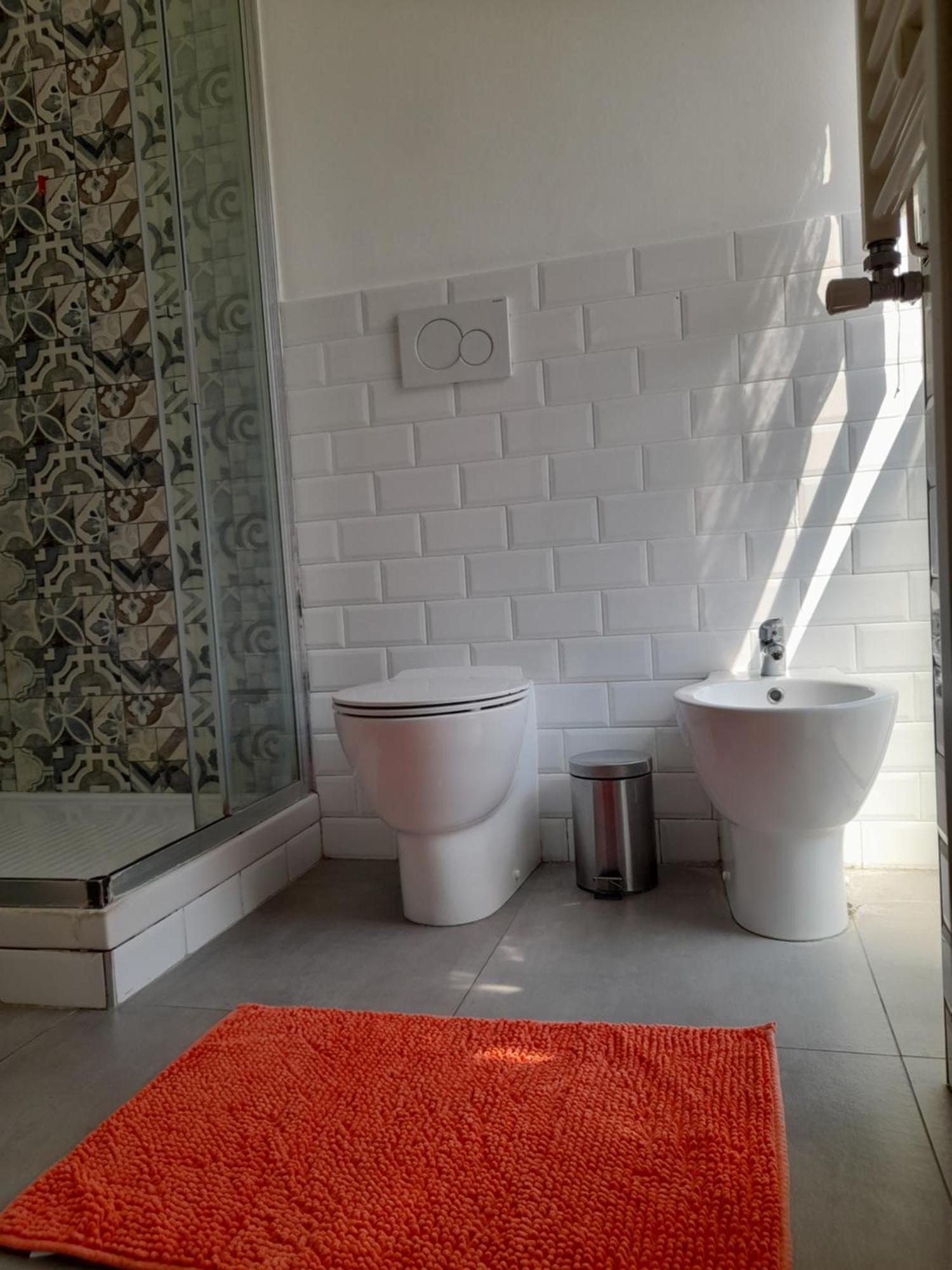 -l' Oasi Del Turista, 5- Station Private External Bathroom Milano