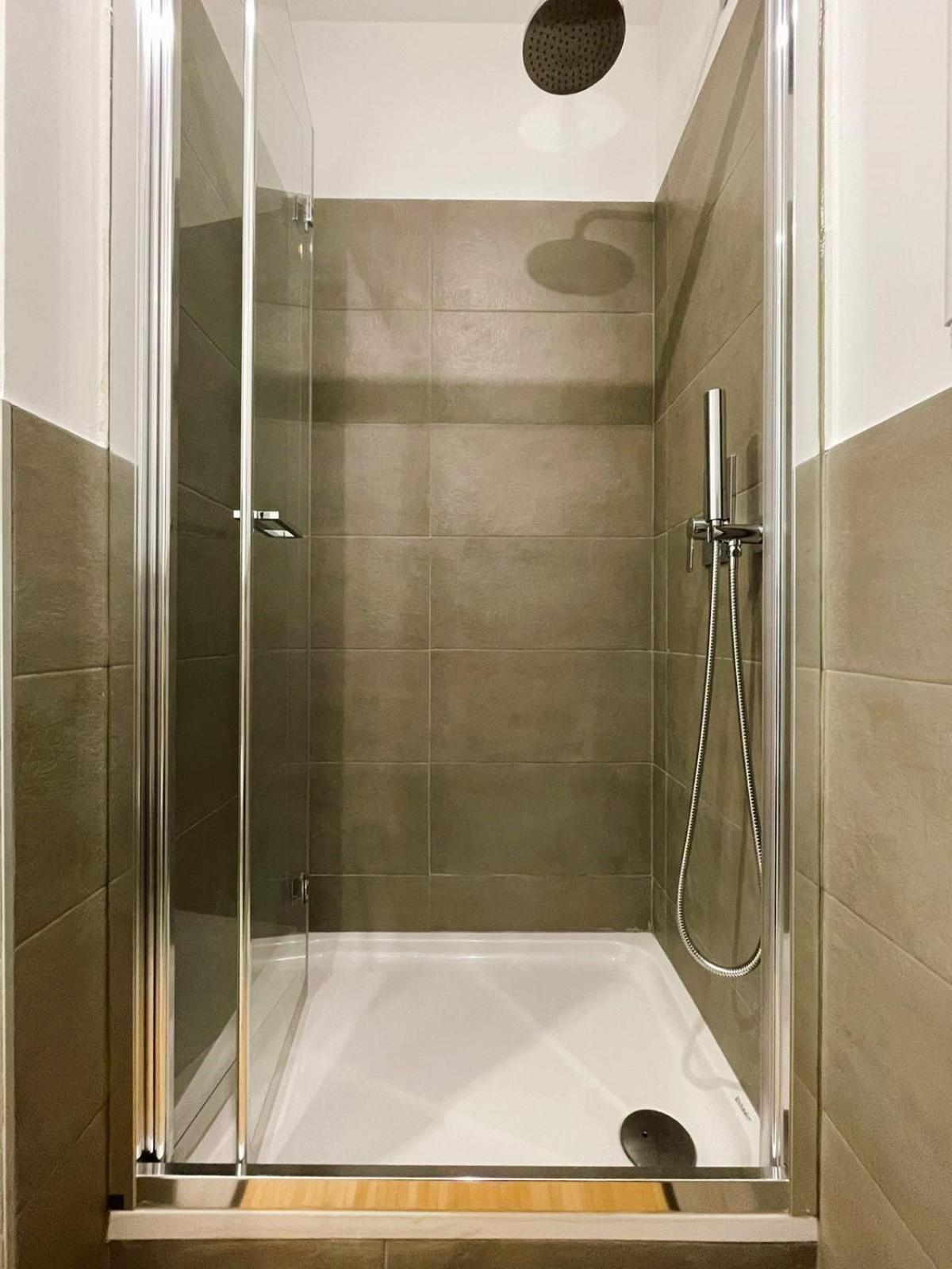 Apartment Elegante In Tricolore Milan