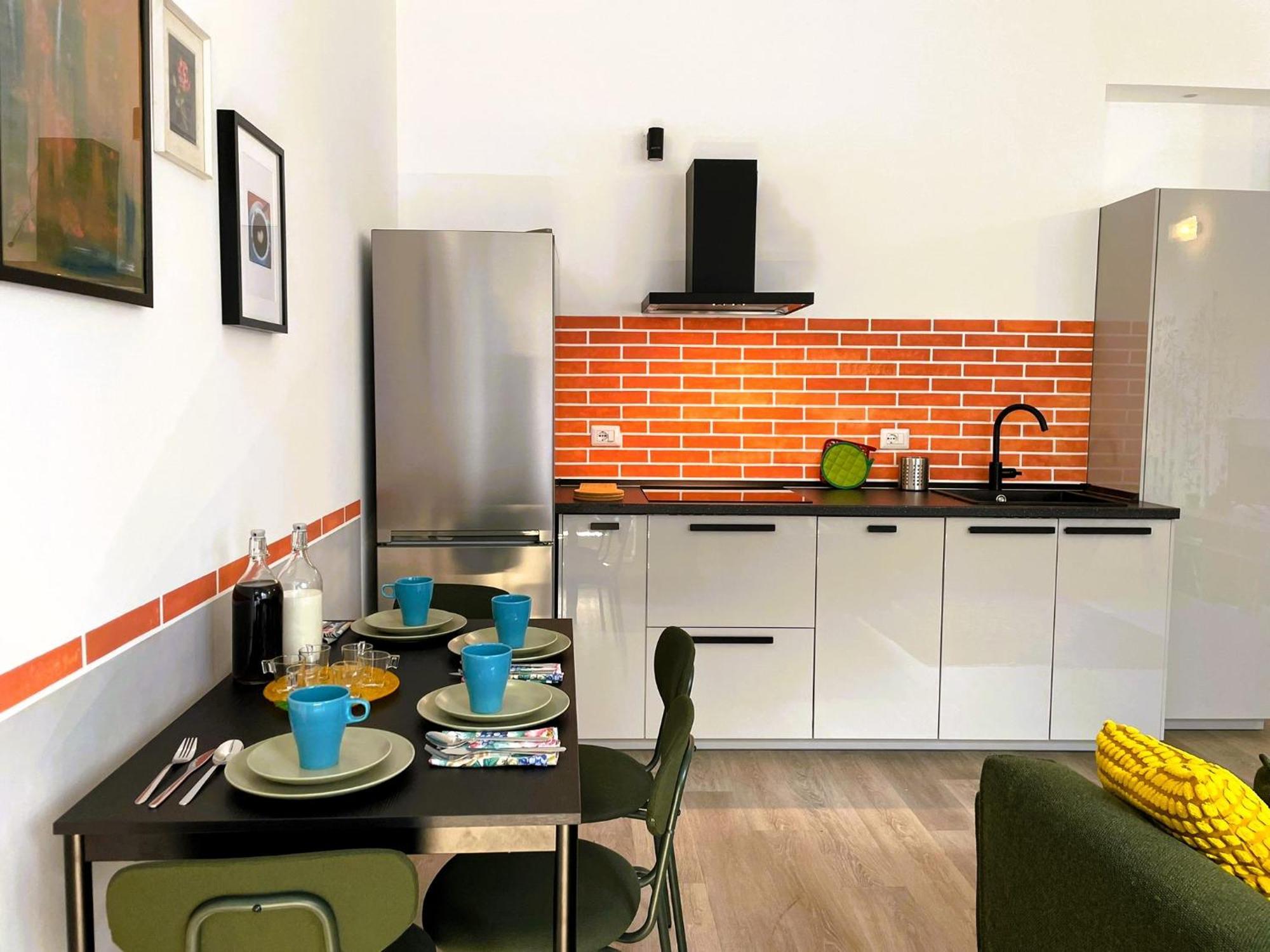 Elegante In Tricolore Apartment