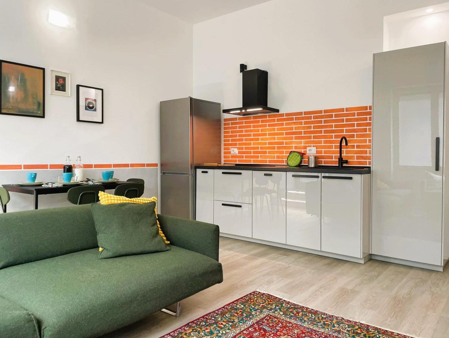 Elegante In Tricolore Apartment *