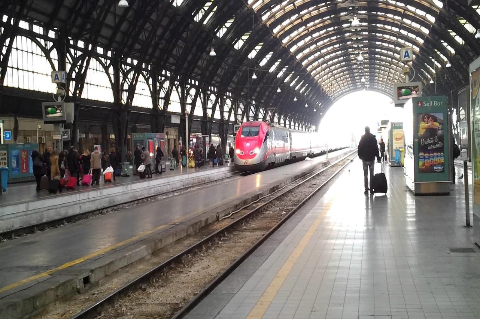 -l' Oasi Del Turista, 4- Station Guest house *