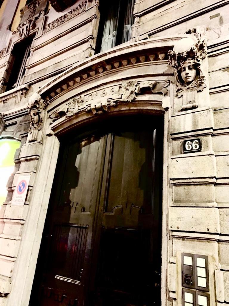Luxury In Art Nouveau Building Next To Metro Station Acomodação com café da manhã  *