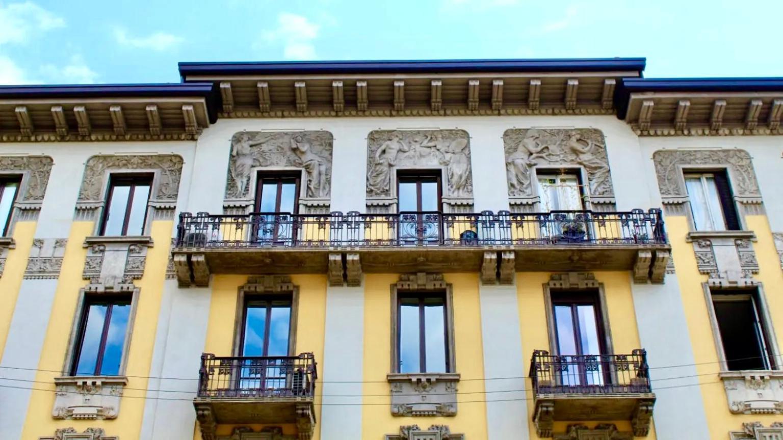 Luxury In Art Nouveau Building Next To Metro Station Acomodação com café da manhã  *