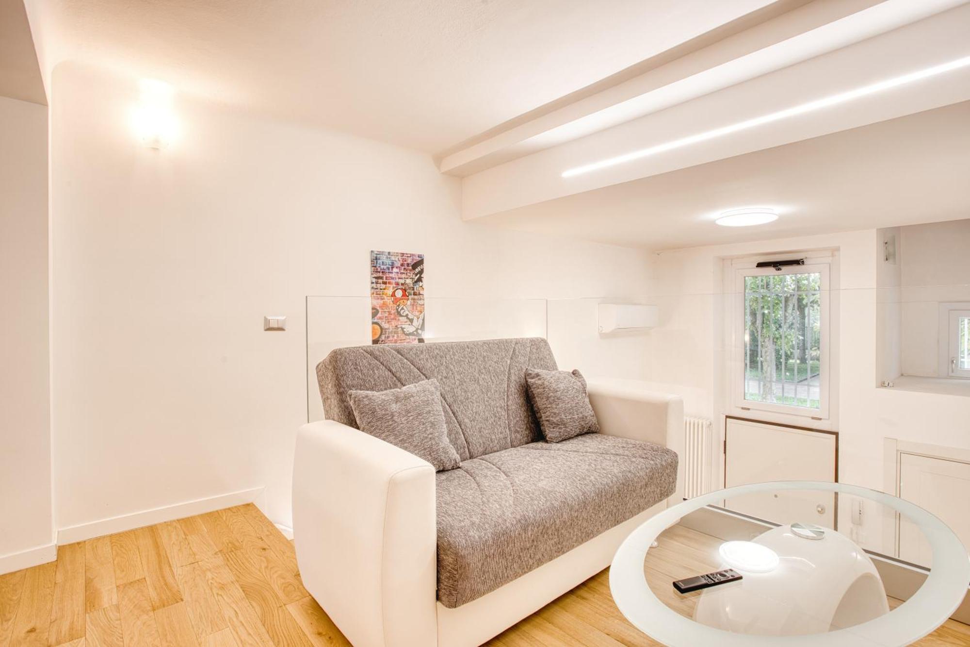 Walk To Navigli - Via Gola - 2 Bedrooms Apartment Milan