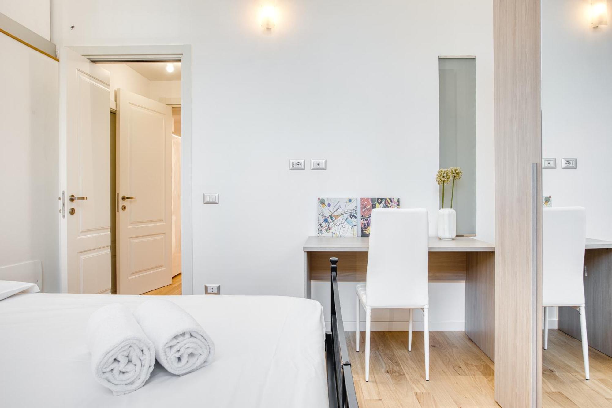 Walk To Navigli - Via Gola - 2 Bedrooms Milan