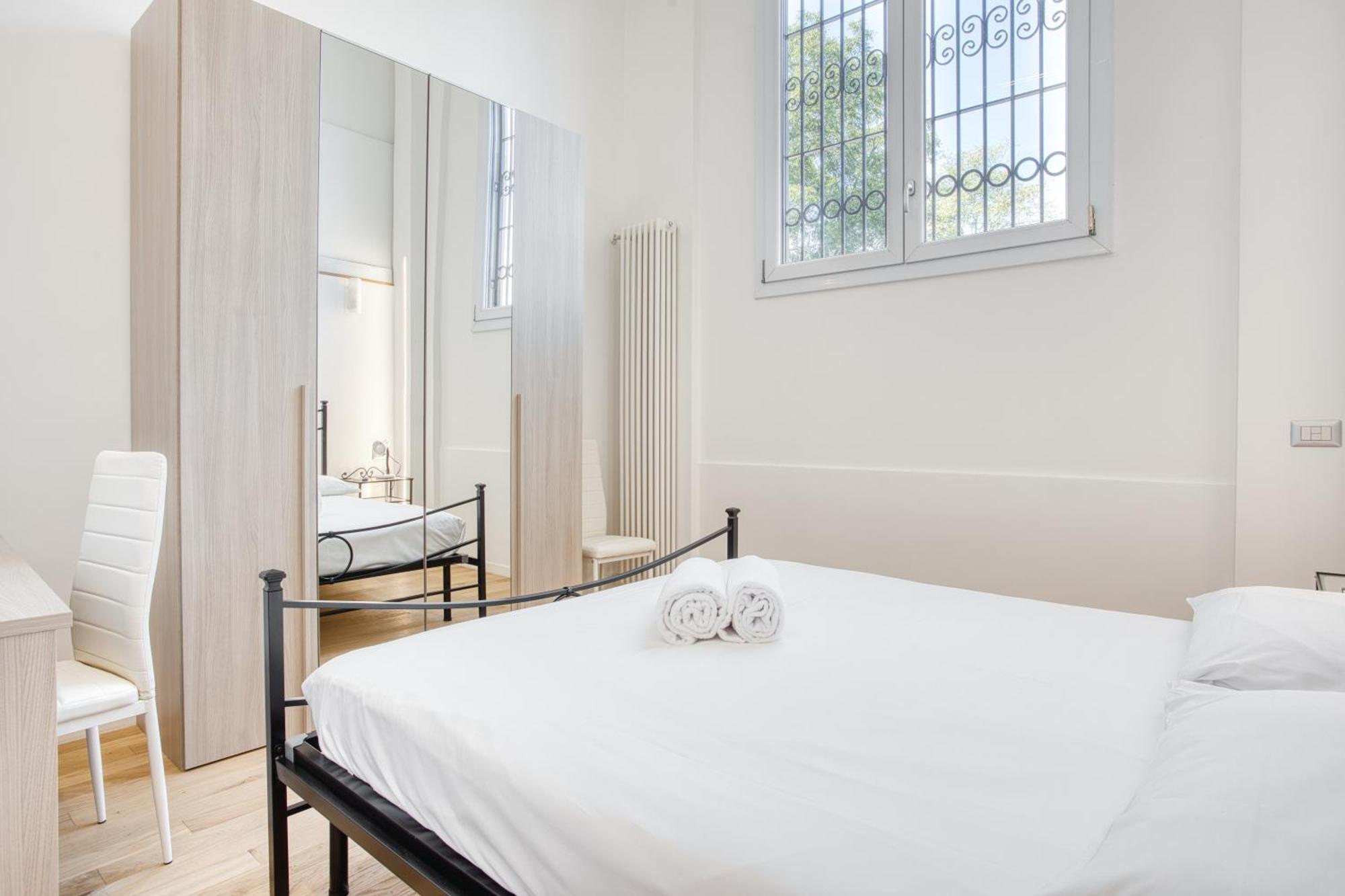 Apartment Walk To Navigli - Via Gola - 2 Bedrooms Milan