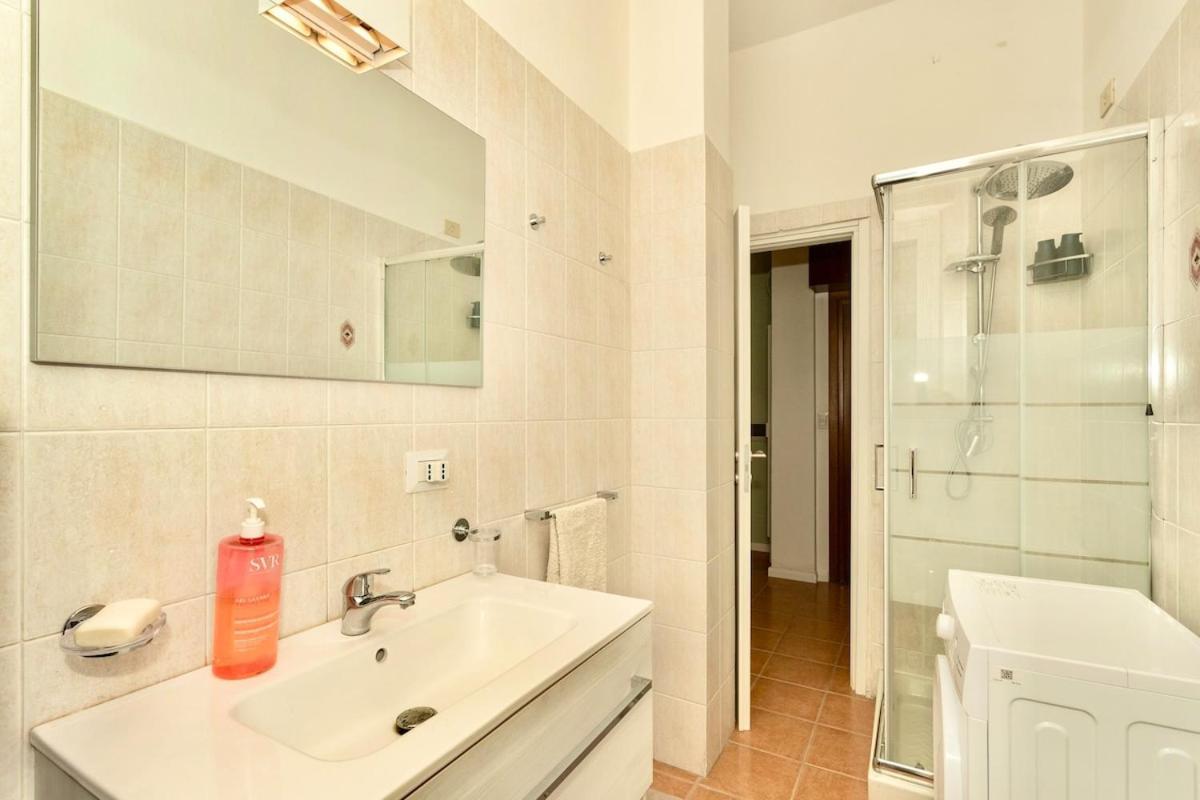 Cozy One-bedroom In Apartamento *