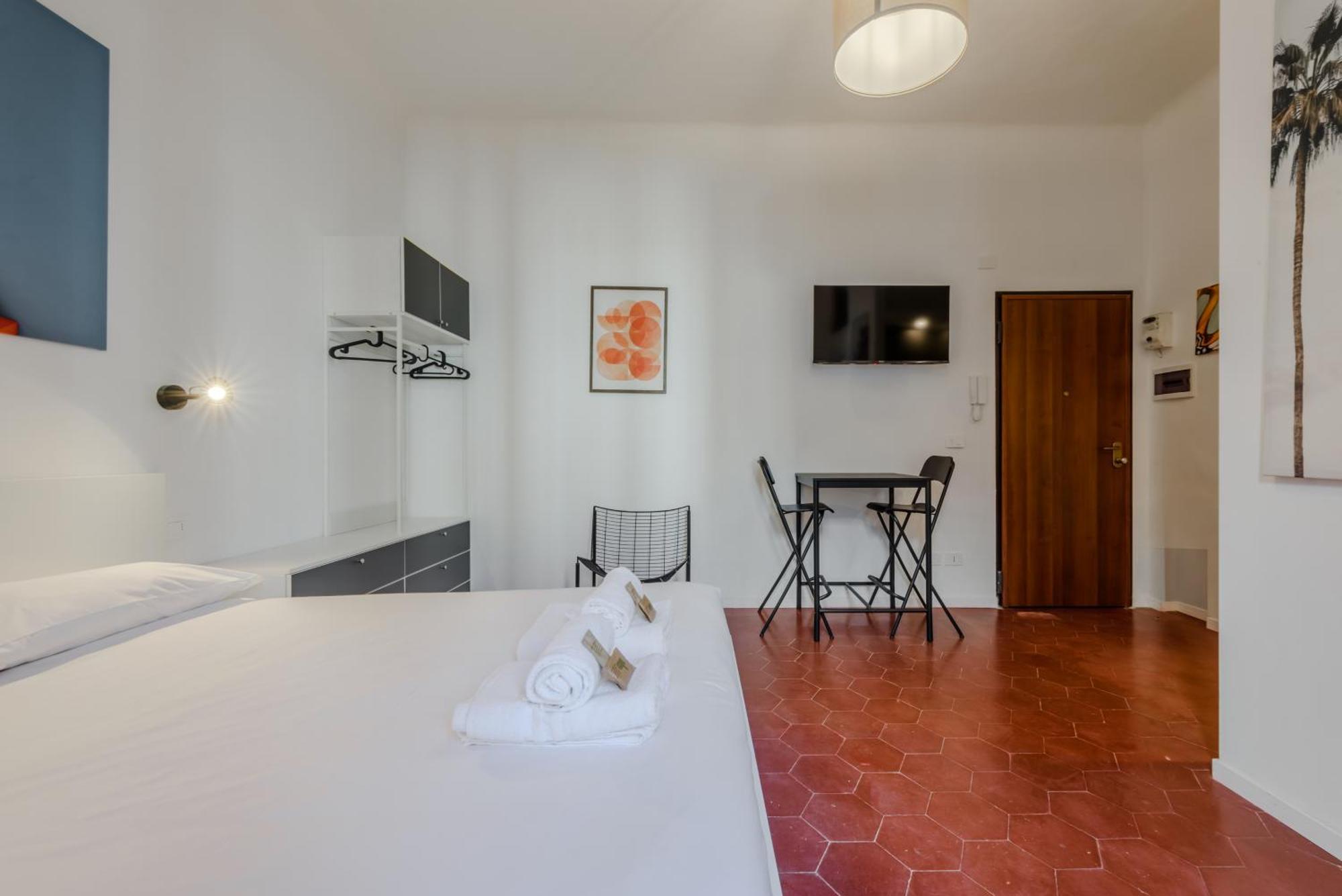 New And Functional Near The Metro Apartment *