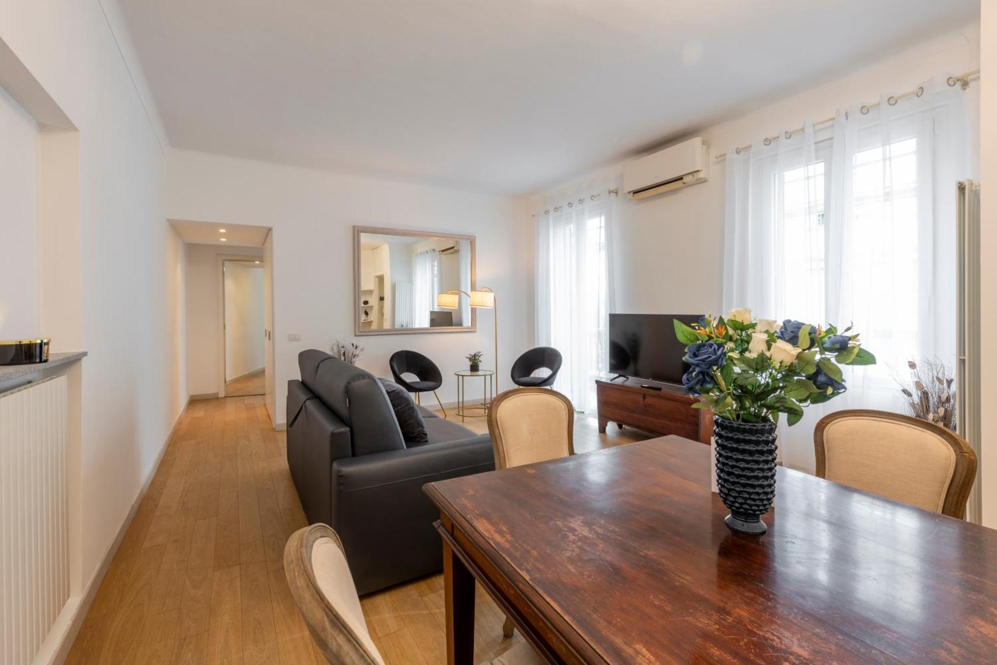 Apartment Royal - Centro Cadorna Milan
