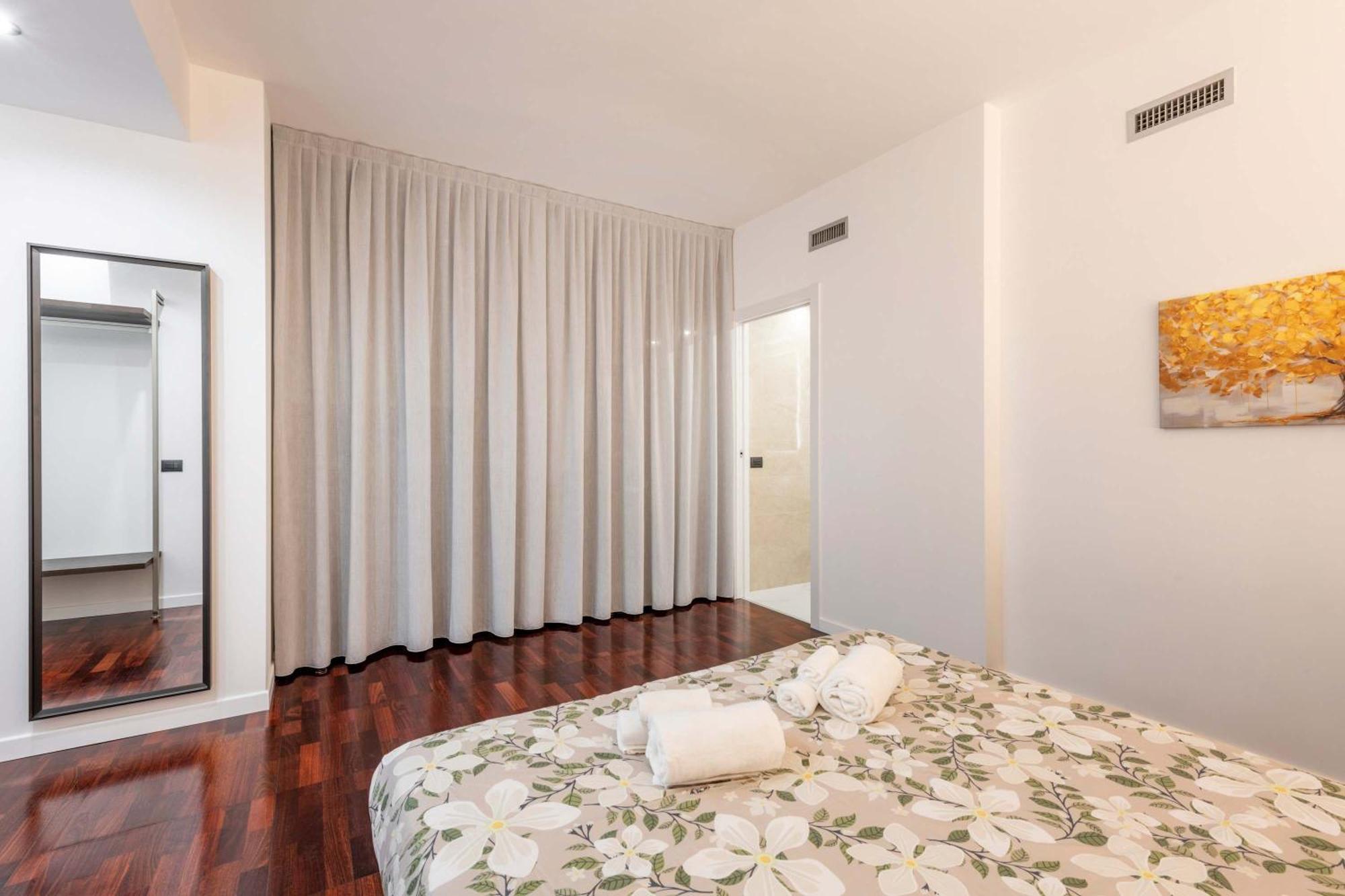 White House - San Babila * Milan