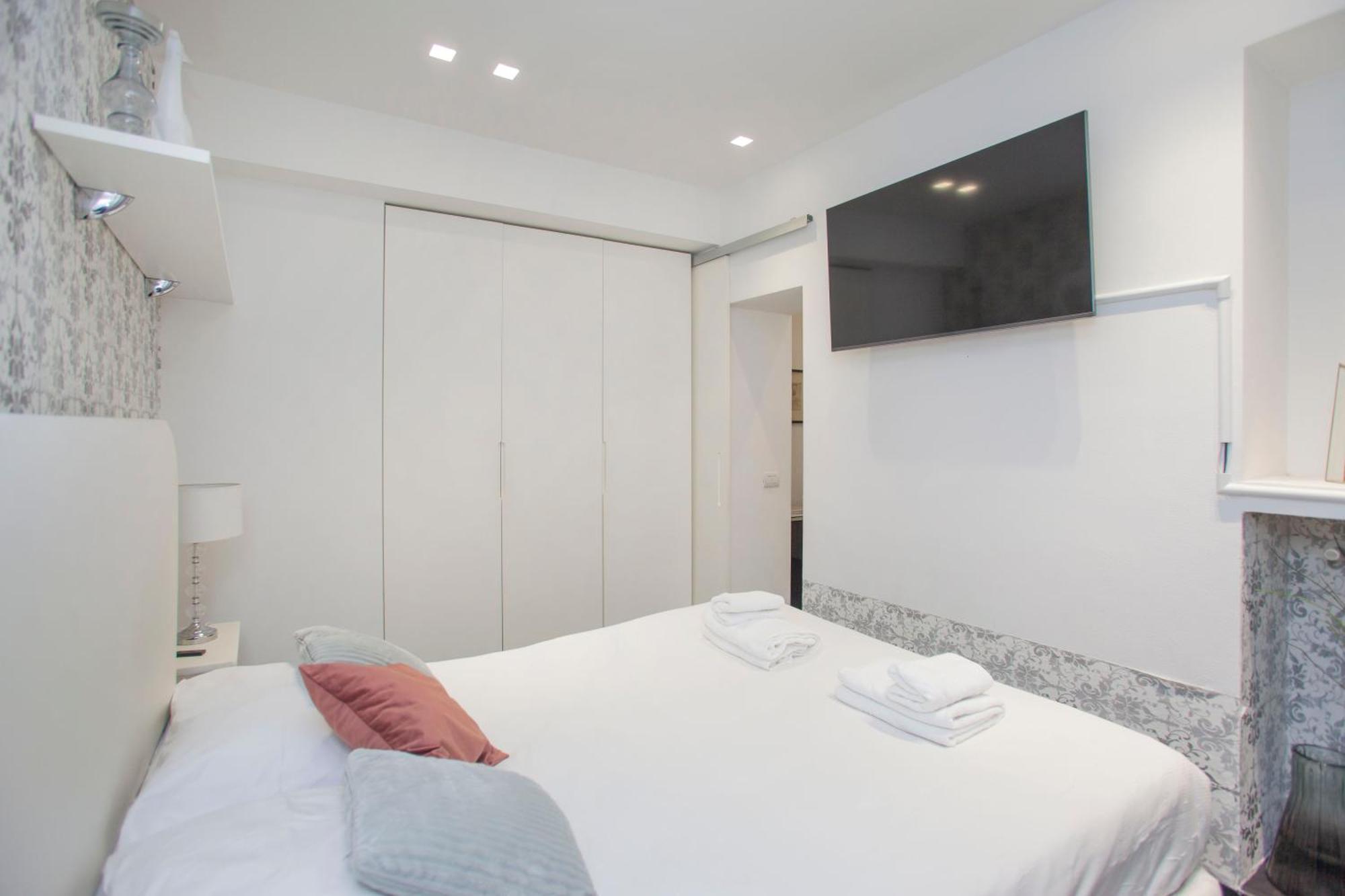We - Morandi Plaza -