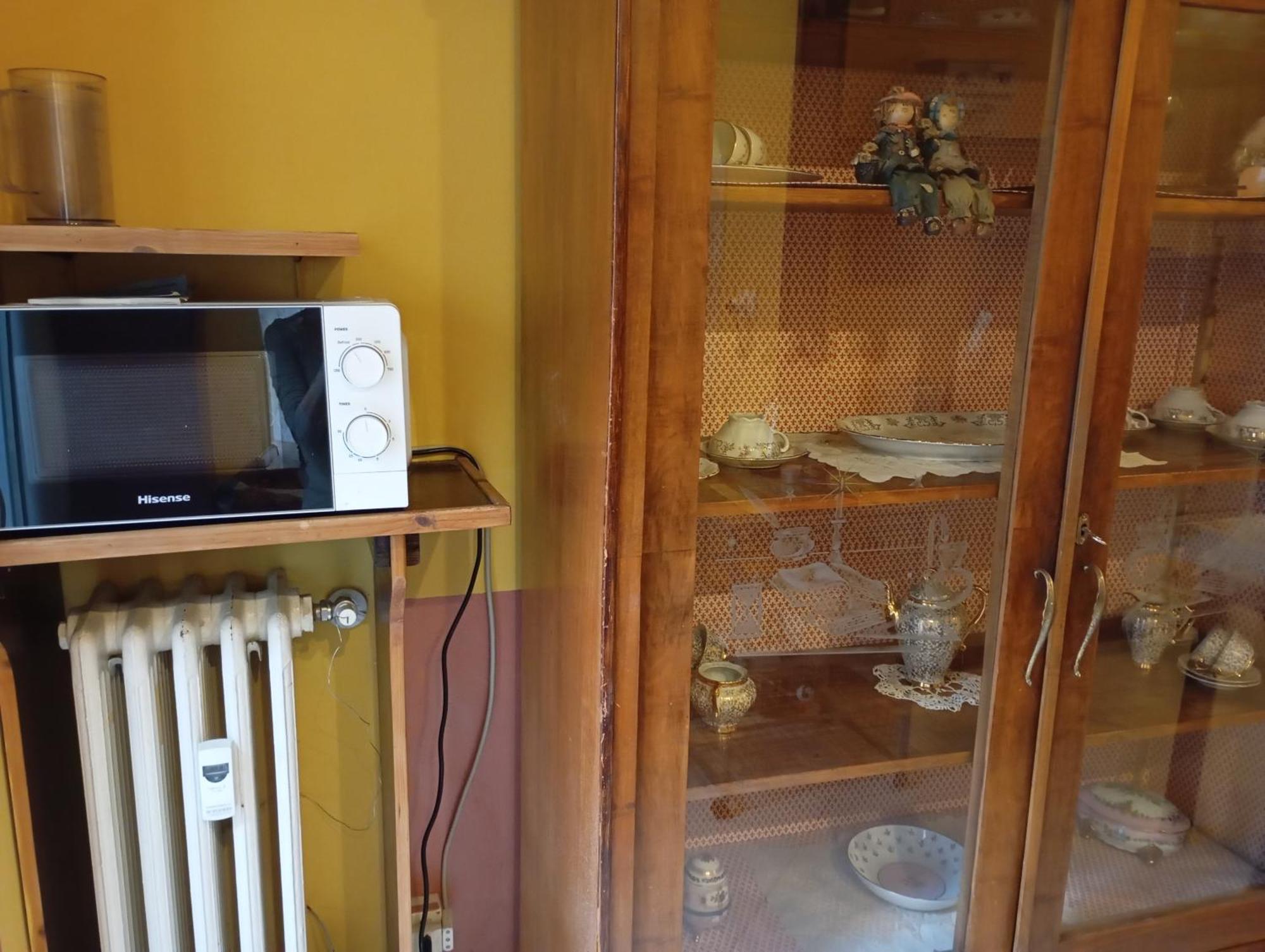 Flores Home, Vintage Charm Near Center & Navigli Apartment Milan