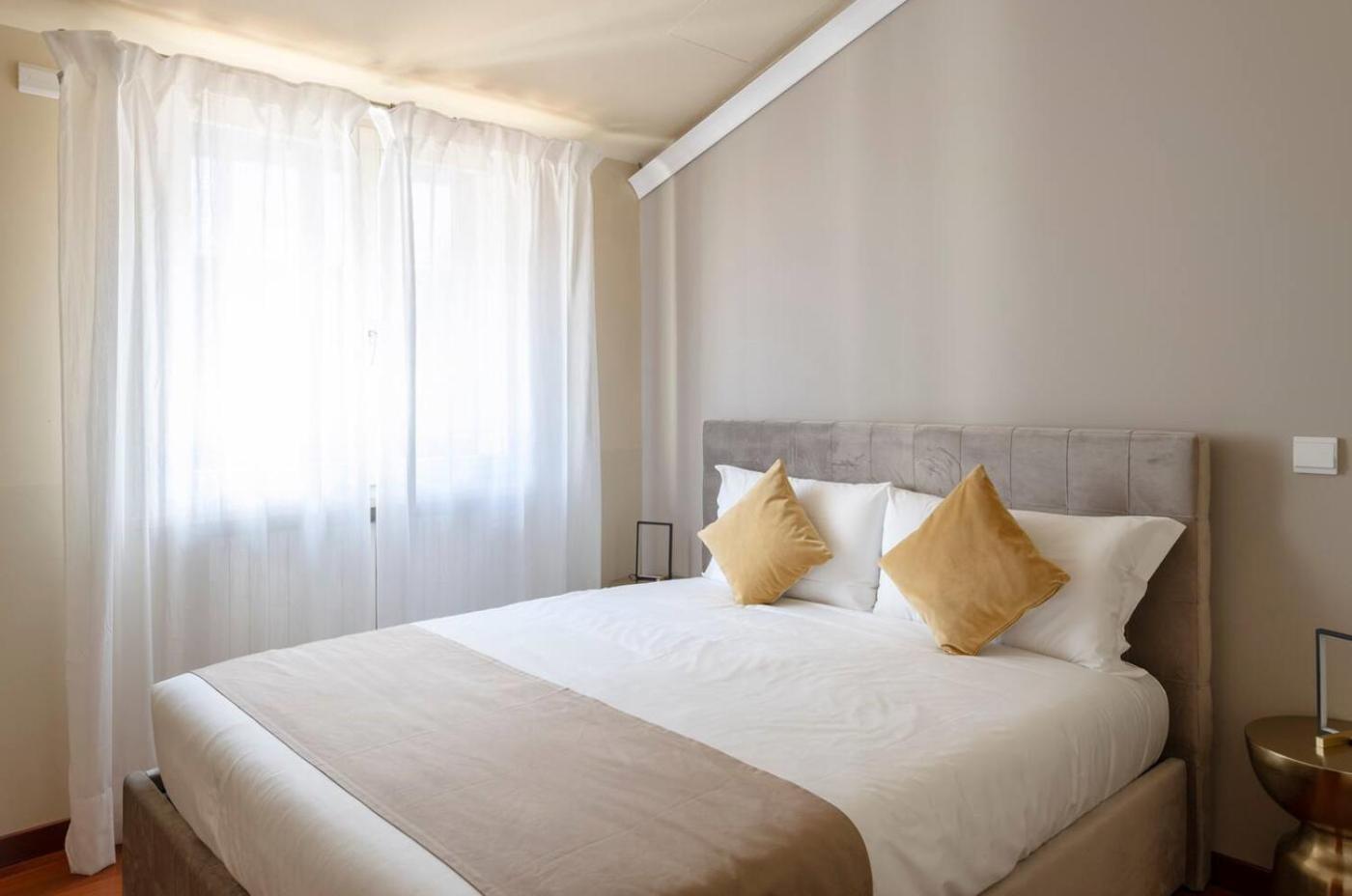 Apartment 4 Bedroom Apartament With Terrace-duomo View