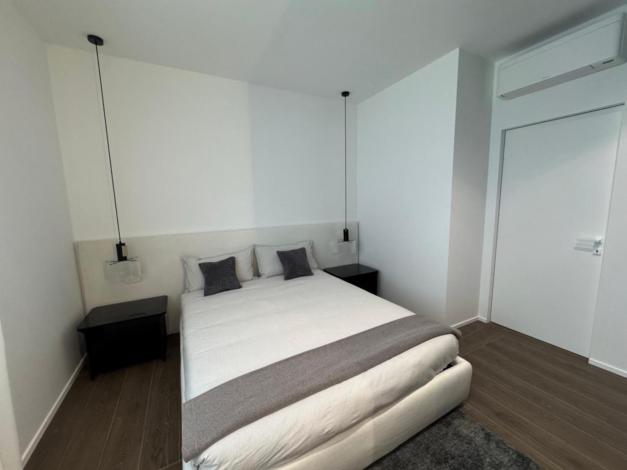 White House Con Posti Auto Apartment Milan