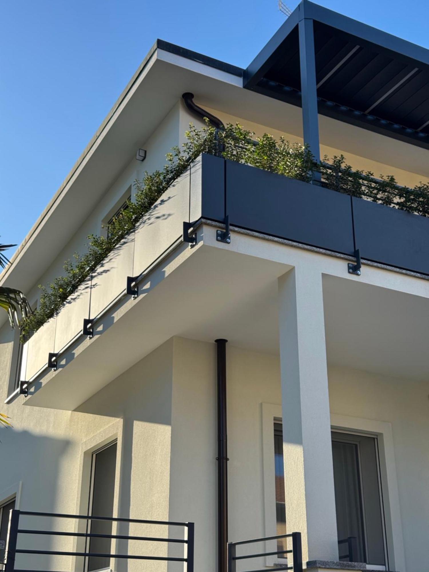 White House Con Posti Auto Apartment Milan