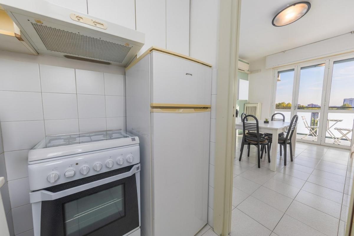 Apartment Easy Parking - 5 Min To Metro - Balcony - Quiet Milan
