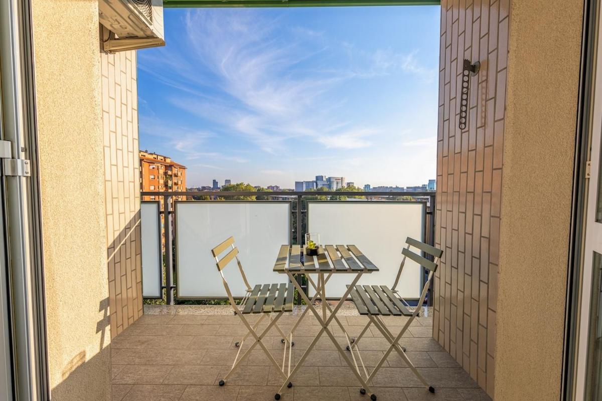 Easy Parking - 5 Min To Metro - Balcony - Quiet Apartment Milan