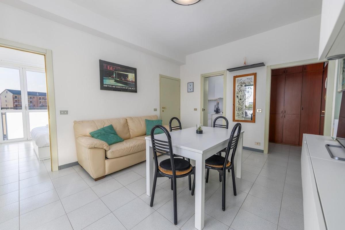 Easy Parking - 5 Min To Metro - Balcony - Quiet * Milan