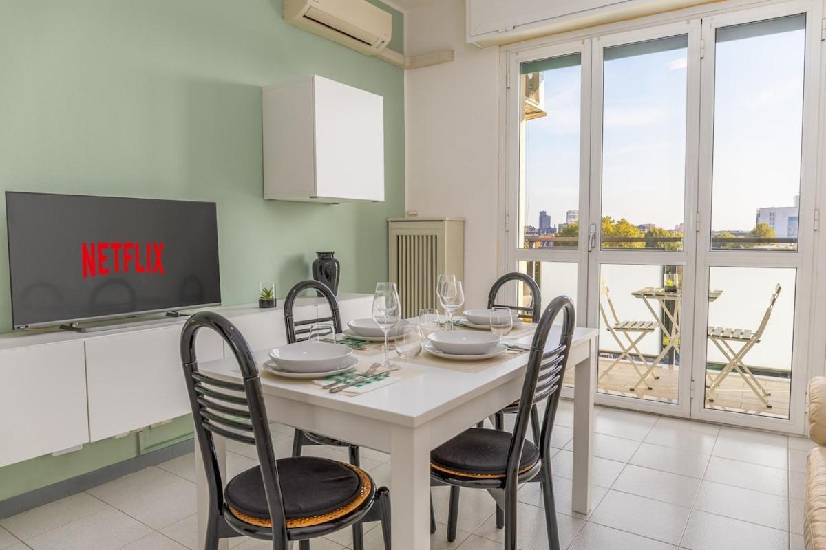 Easy Parking - 5 Min To Metro - Balcony - Quiet Apartment *