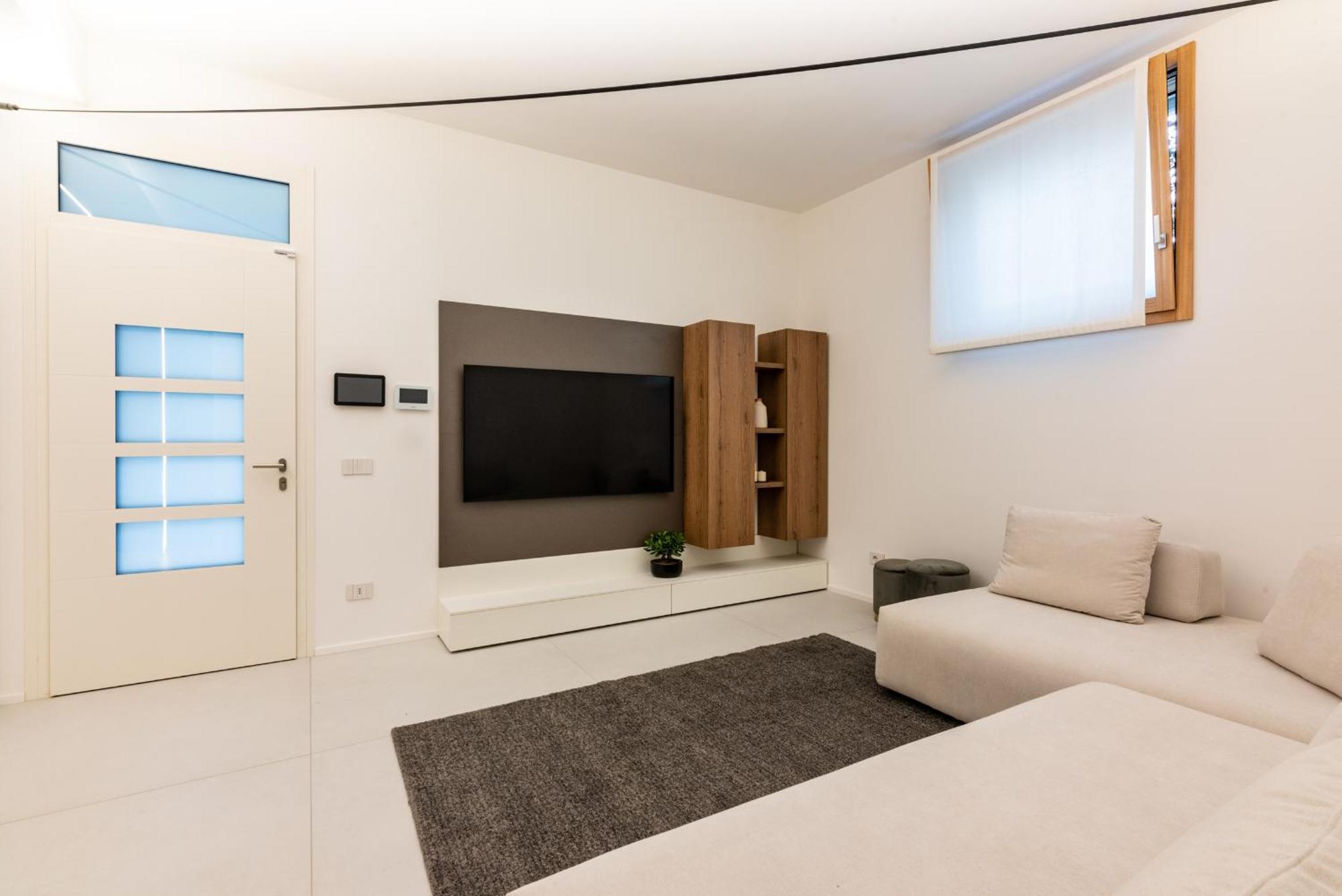 White House Con Posti Auto Apartment Milan