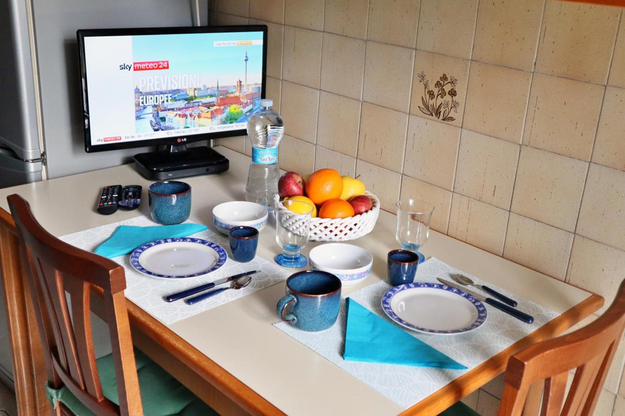 Homestay Cozy Room In Elegant Flat Shared With Alex, Tube 5 Min Walking