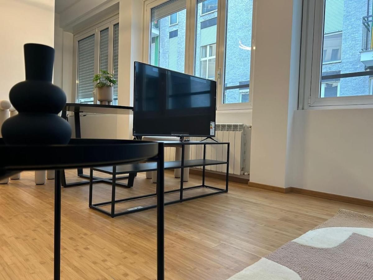 Apartment Eleganza Milanese Near Duomo & Metro *