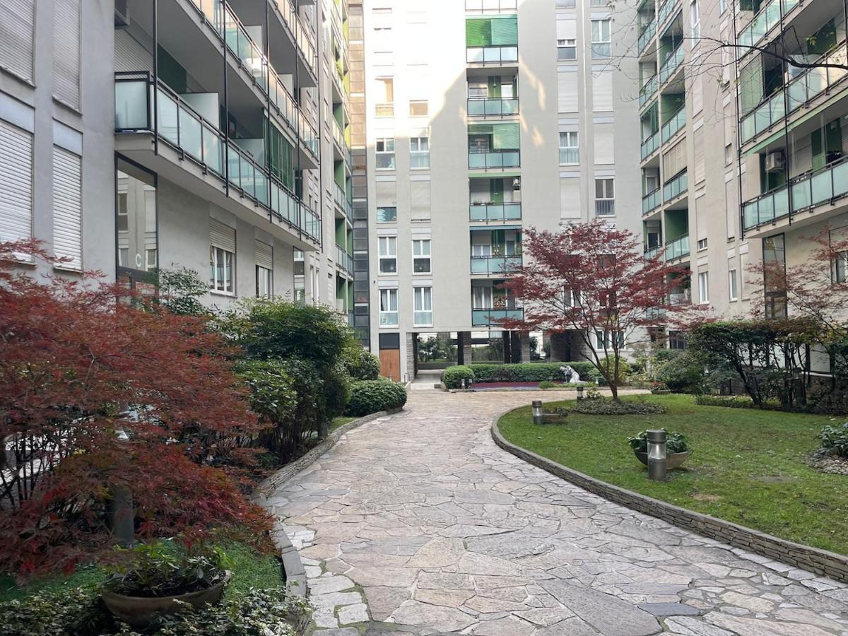 Apartment Eleganza Milanese Near Duomo & Metro *