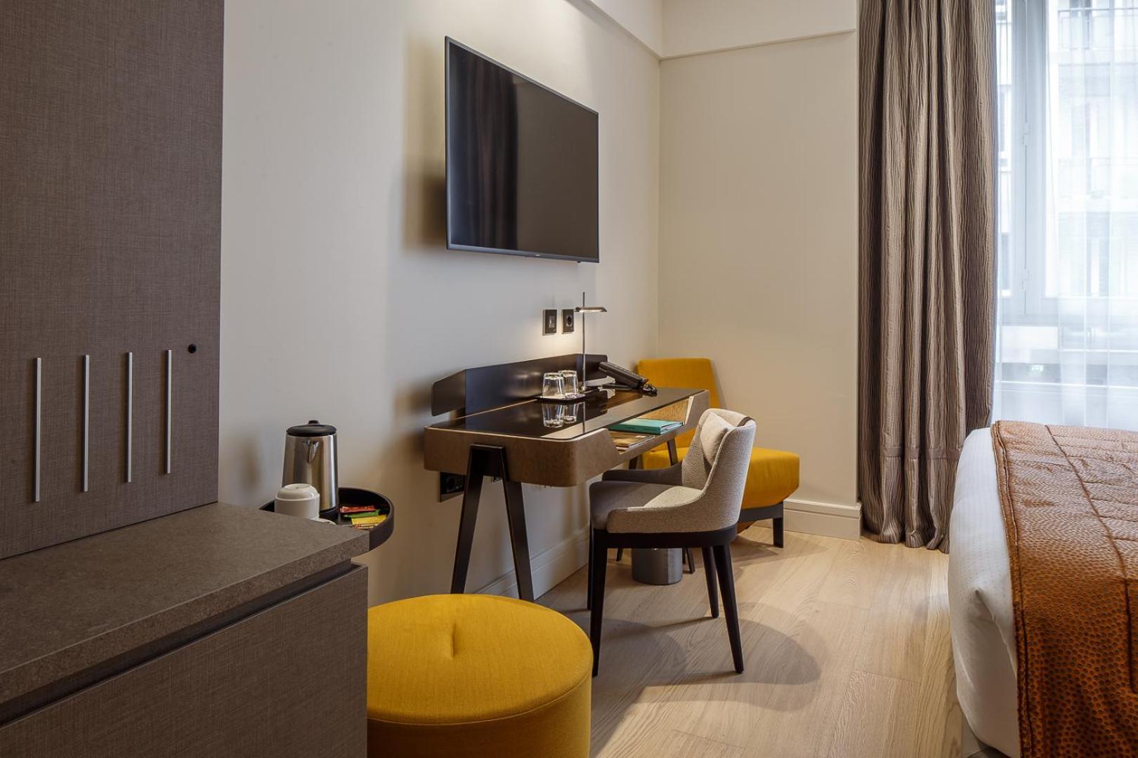 Cavour 4*