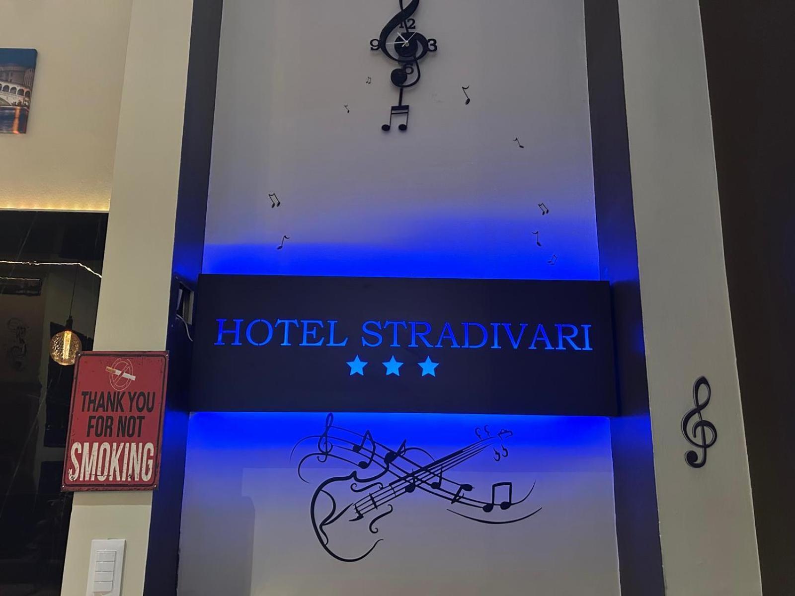 Stradivari 3*