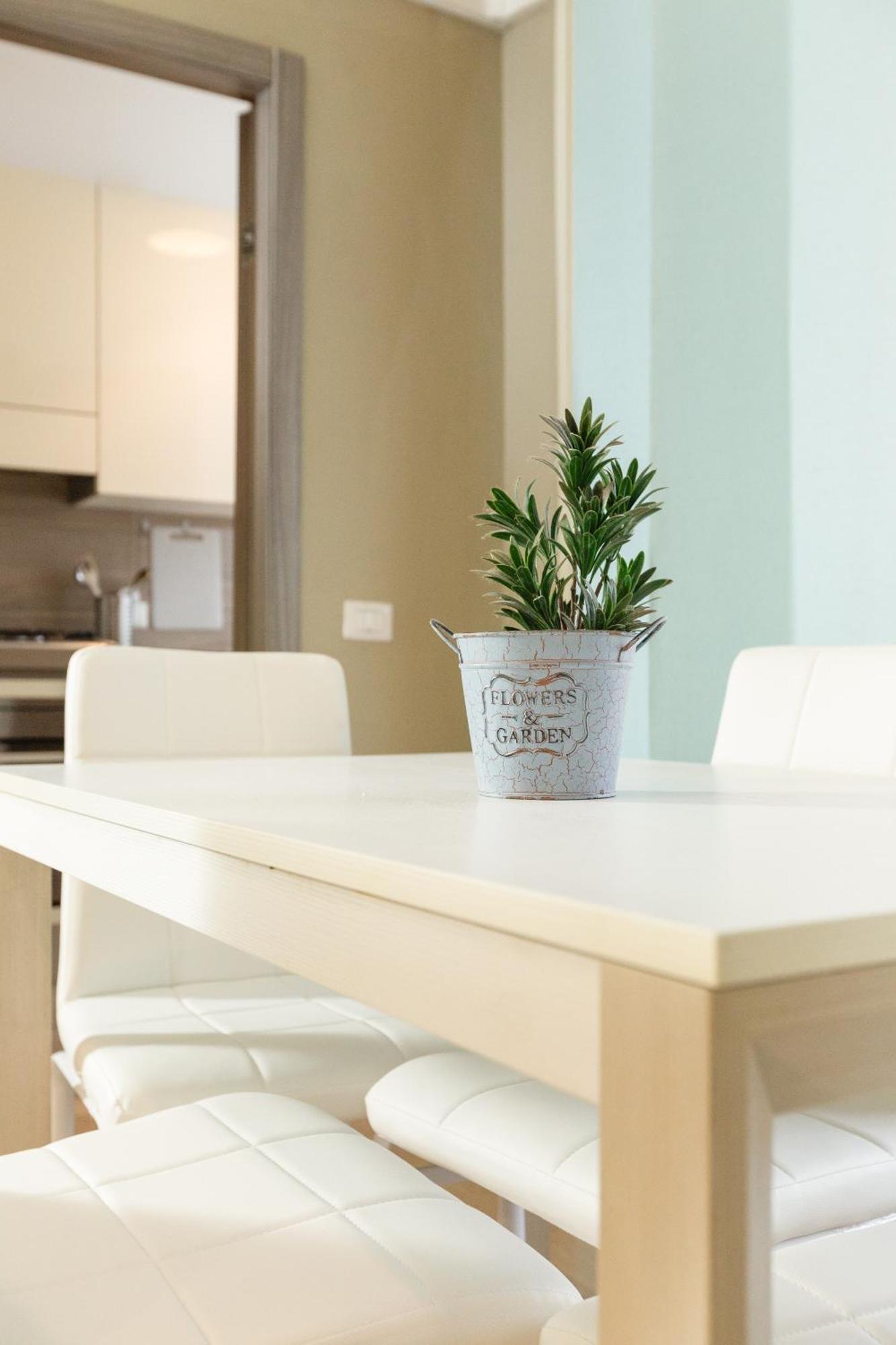 Honey Exclusive - Train Station - Near Center Apartment *