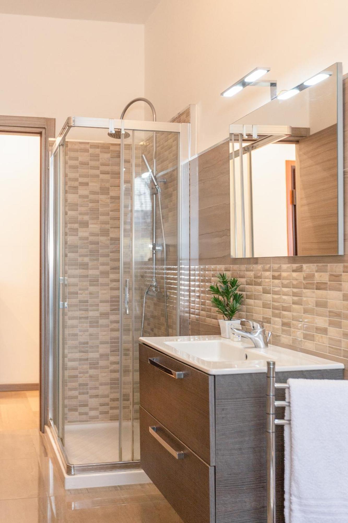 Honey Exclusive - Train Station - Near Center Apartment *