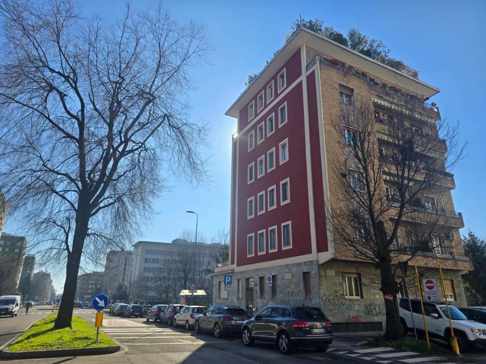 Tolstoi 83 *