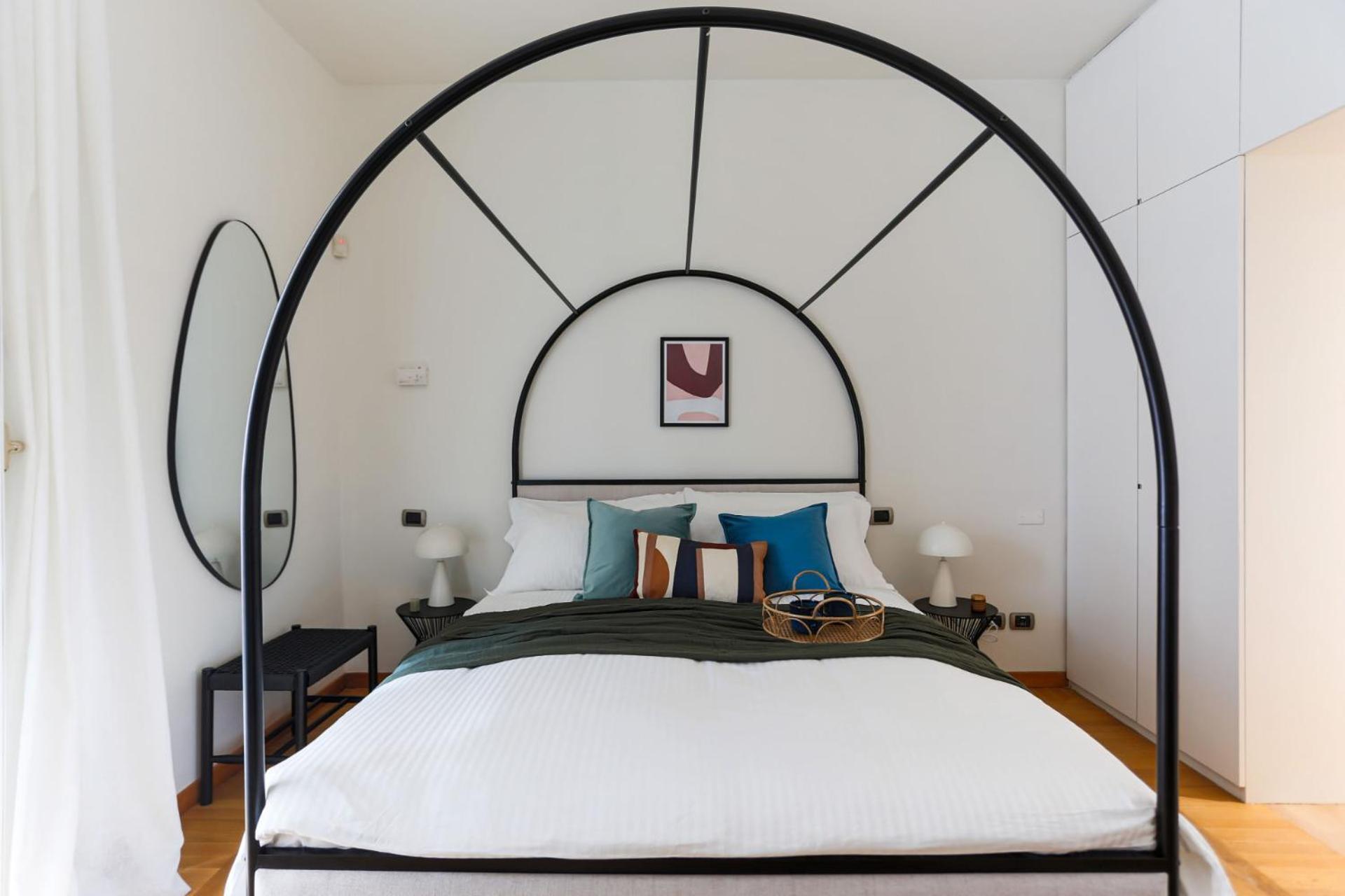 The Rent - Spacious Three-bedroom In The Heart Of Milan