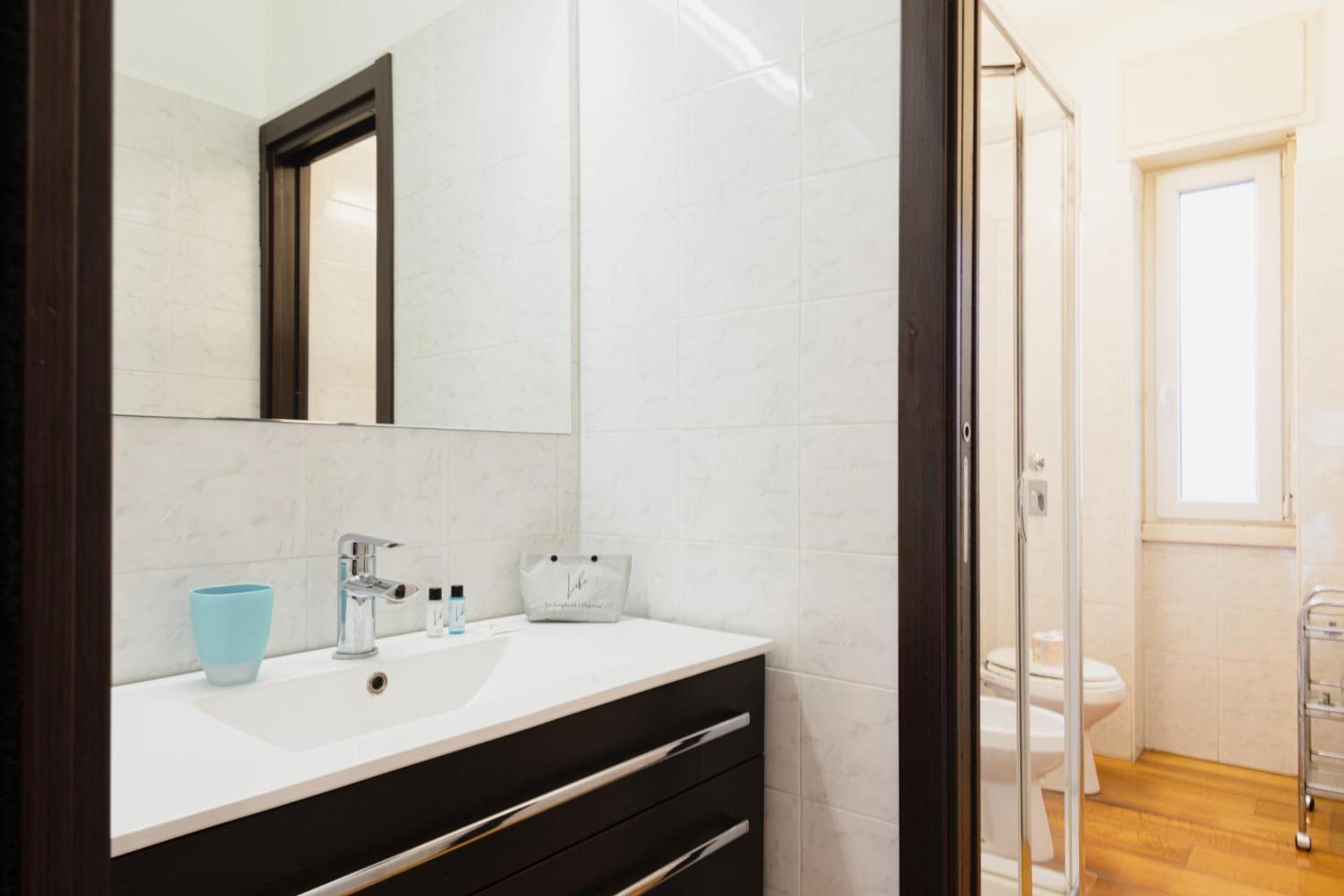Easylife - Elegante In Solari Milan