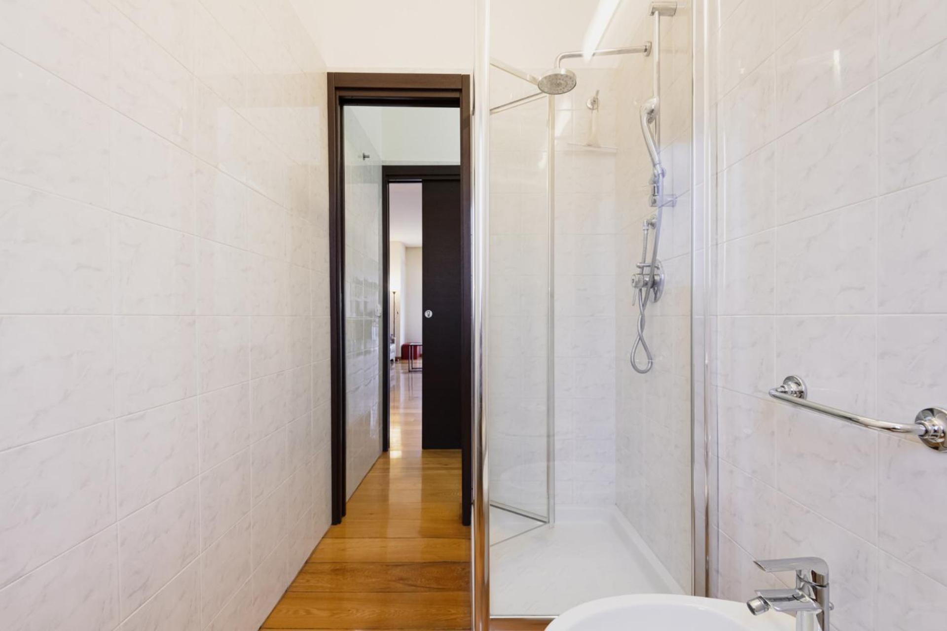 Easylife - Elegante In Solari Milan