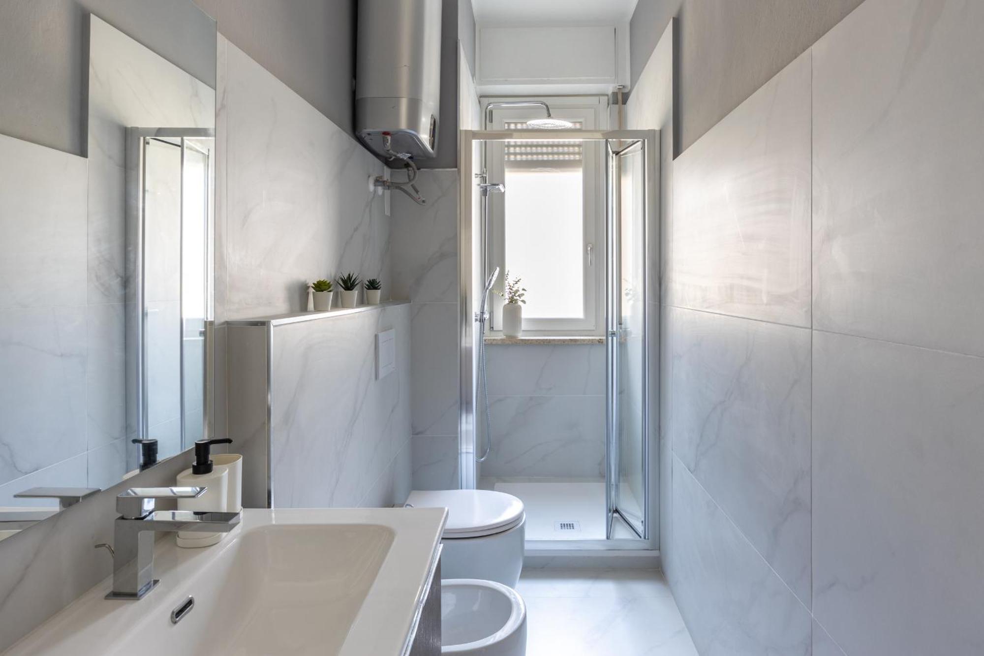 8 Min Dalla Metro Casa Elegante Con Netflix E Wifi Apartment Milan