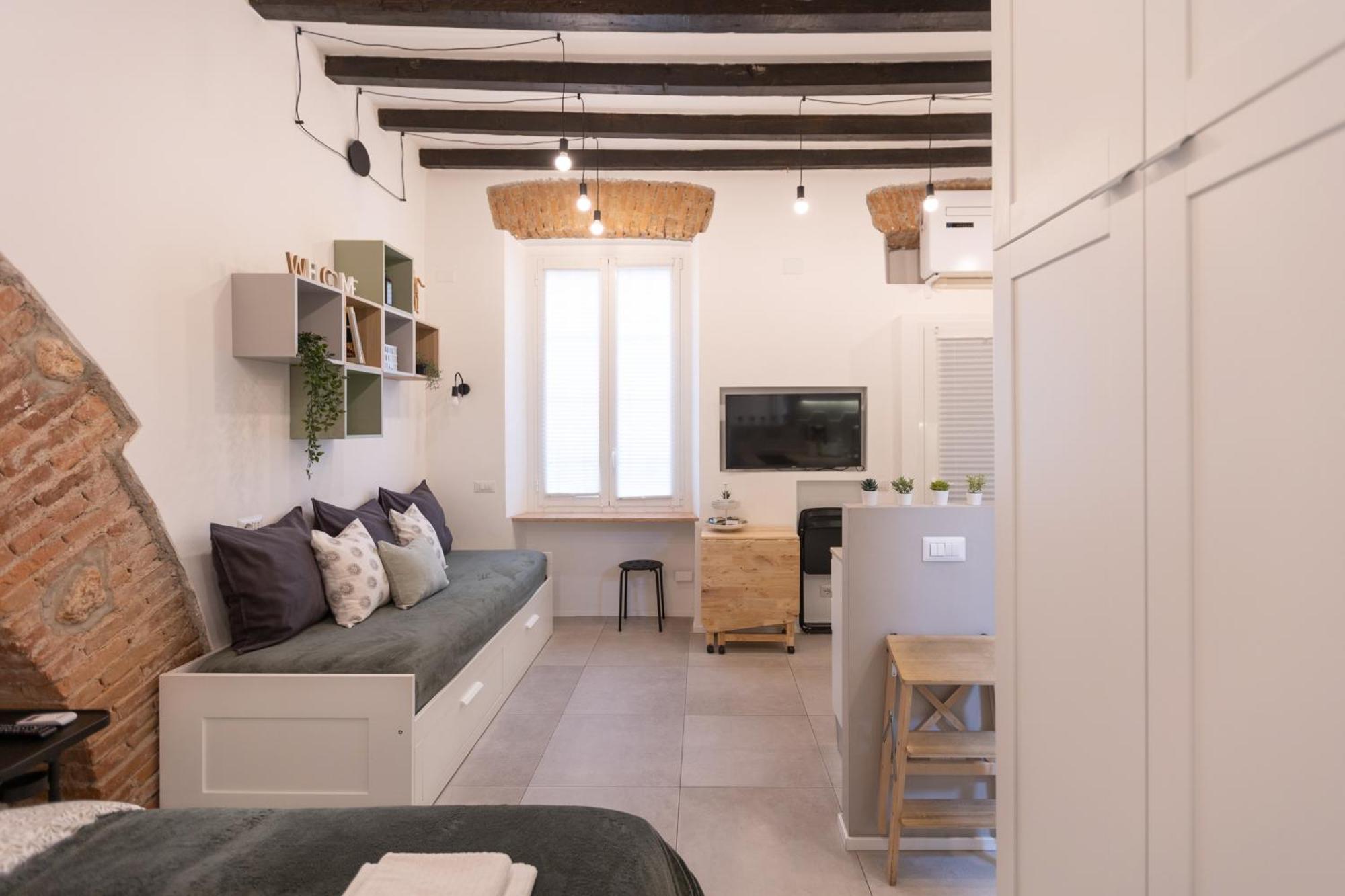 Bricks & Beams In The Key Area Of Apartment *