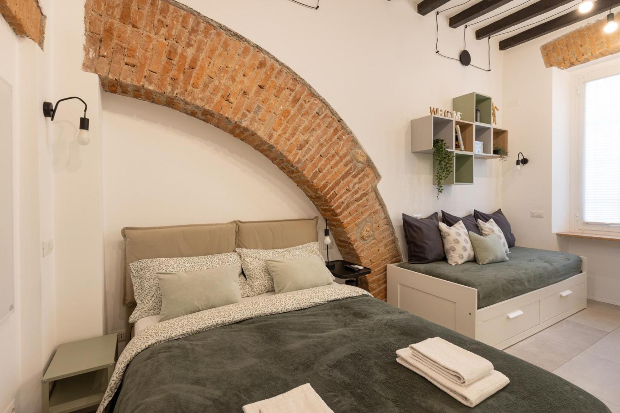 Apartment Bricks & Beams In The Key Area Of