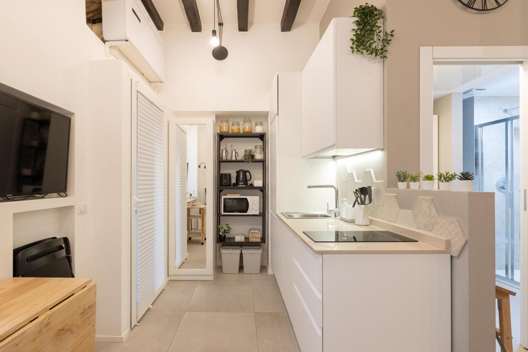 Bricks & Beams In The Key Area Of Apartment